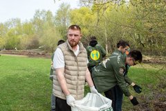 Российские студенческие отряды помогли расчистить набережную Ижевского пруда 3
