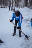 Студенты-добровольцы расчистили от снега памятные места 2