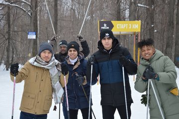 Иностранные студенты УдГУ впервые встали на лыжи!