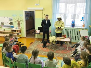 Волонтёры проекта УдГУ "Профориентационные уроки по безопасности" посетили детский сад № 223