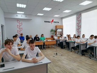 УдГУ в СМИ: Очная защита проектов прошла среди учеников Менделеевского класса 23 марта